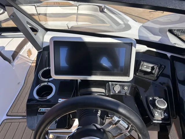 Slide: The Image of Yamaha Boats 275SE 2021 helm with touchscreen and controls. - 23