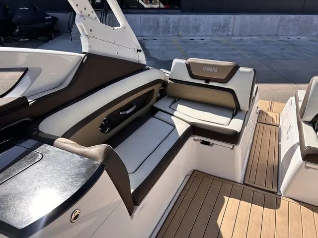 Slide: The Image of Interior of a 2021 Yamaha Boats 275SE with luxurious seating. - 30