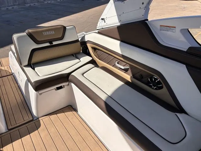 Slide: The Image of Interior of a 2021 Yamaha Boats 275SE with luxurious seating. - 31
