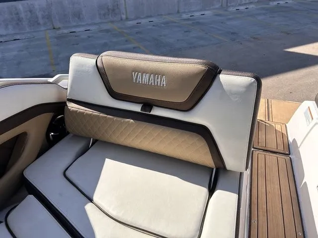 Slide: The Image of Yamaha Boats 275SE 2021 seat upholstery in cream leather. - 33