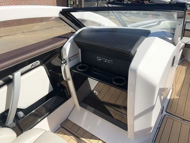 Slide: The Image of Interior of a 2021 Yamaha Boats 275SE with modern features. - 35