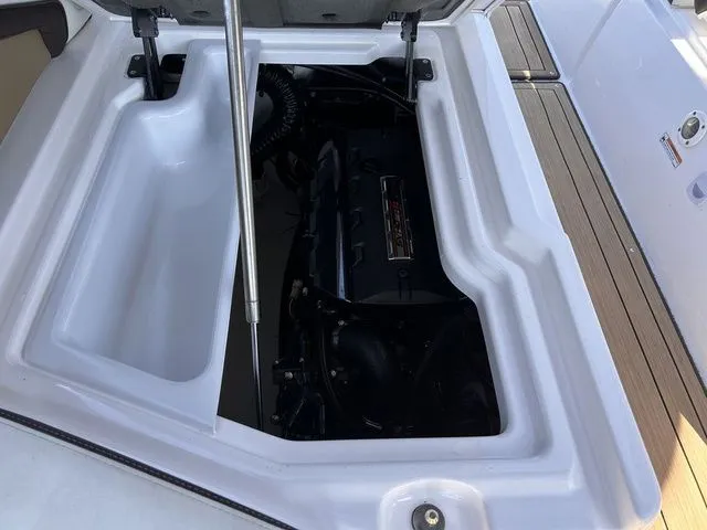 Slide: The Image of Engine compartment of 2021 Yamaha Boats 275SE with open cover. - 38