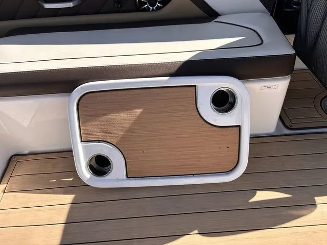 Slide: The Image of Yamaha Boats 275SE 2021, interior with wood accents and cup holders. - 48