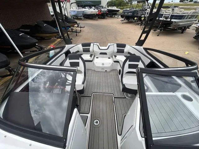 Slide: The Image of Interior of 2024 Yamaha Boats 195S with stylish seating. - 17