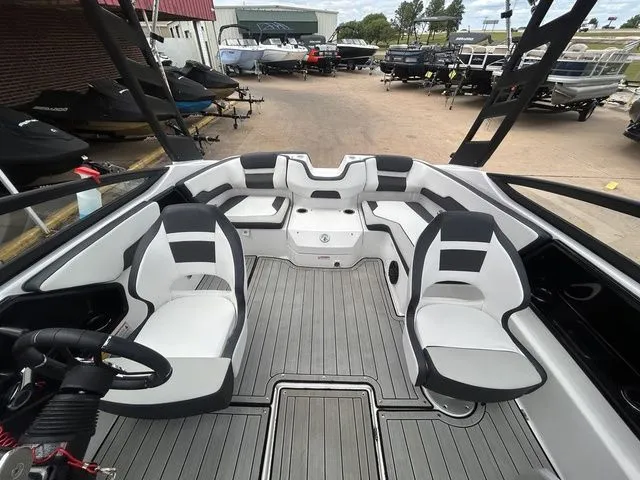 Slide: The Image of Interior of 2024 Yamaha Boats 195S with modern seating. - 18
