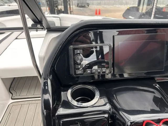 Slide: The Image of Yamaha Boats 195S 2024 dashboard with controls and display. - 20