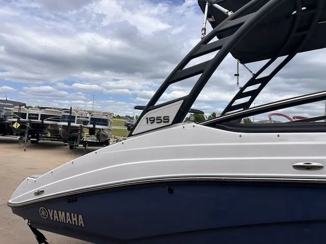 Slide: The Image of 2024 Yamaha Boats 195S featuring sleek design and sturdy construction. - 3