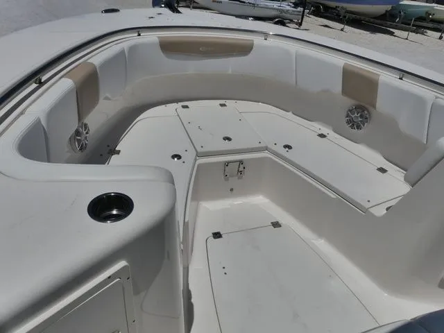 Slide: The Image of Interior view of 2018 Robalo R302 Center Console boat. - 14