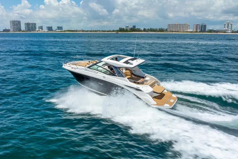 Slide: The Image of Sea Ray Sundancer 320 2020 - 12