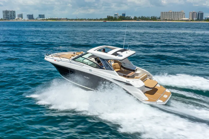 Slide: The Image of Sea Ray Sundancer 320 2020 - 13