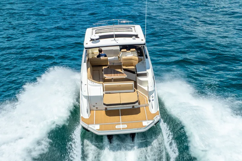 Slide: The Image of Sea Ray Sundancer 320 2020 - 14