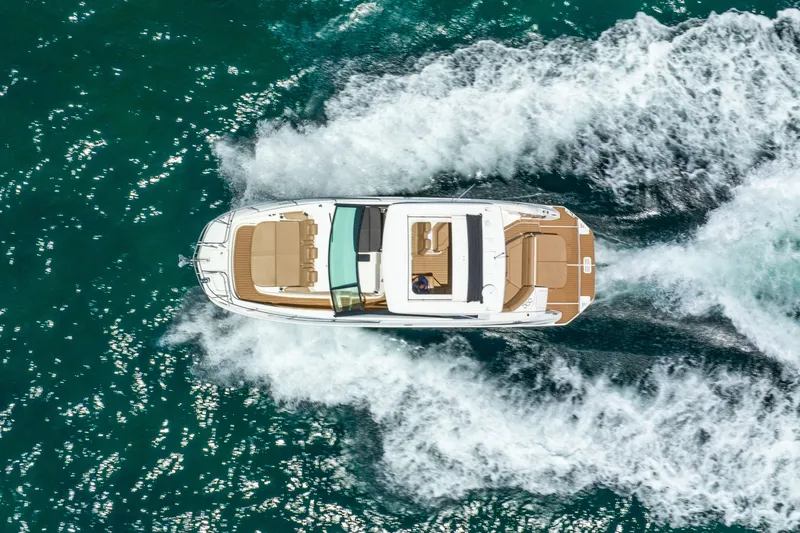 Slide: The Image of Sea Ray Sundancer 320 2020 - 16