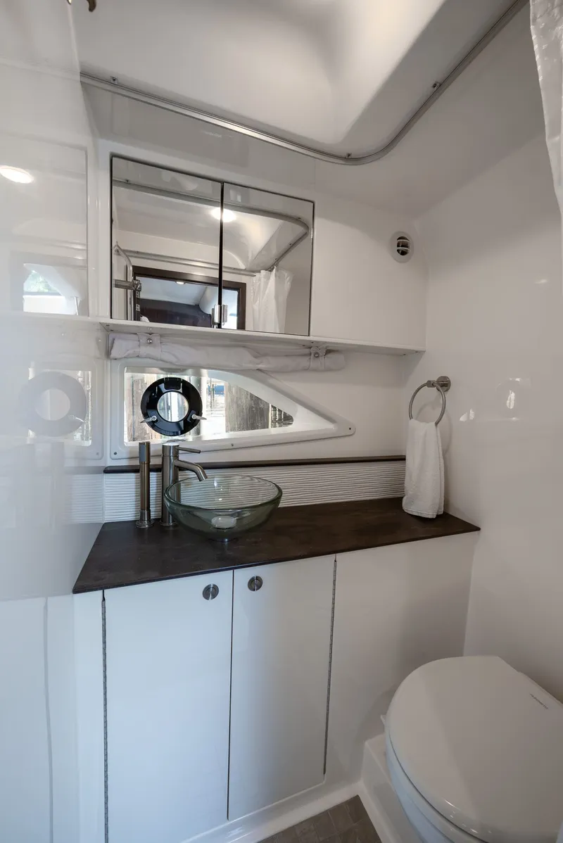 Slide: The Image of Sea Ray Sundancer 320 2020 - 32