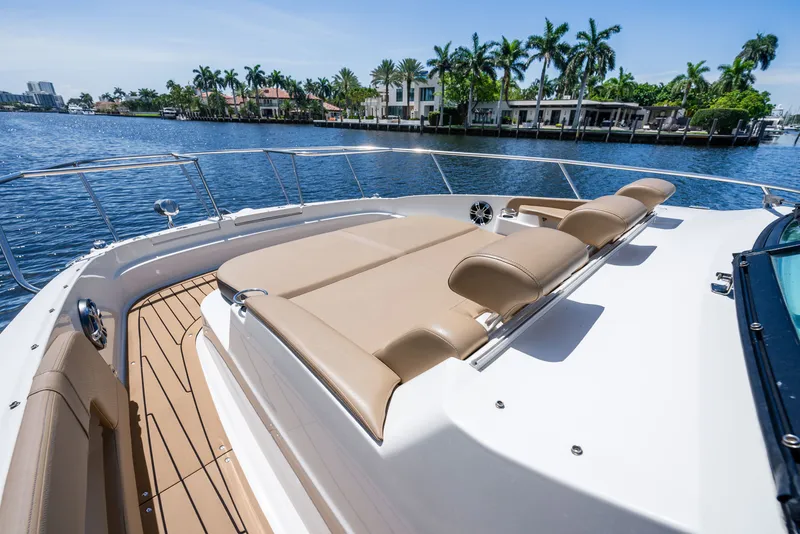 Slide: The Image of Sea Ray Sundancer 320 2020 - 34