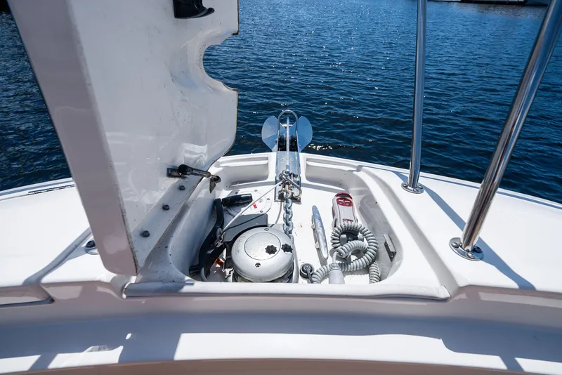 Slide: The Image of Sea Ray Sundancer 320 2020 - 37