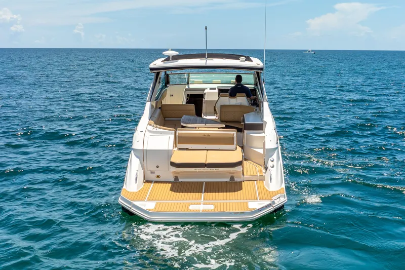 Slide: The Image of Sea Ray Sundancer 320 yacht on open sea, rear view, 2020 model. - 4