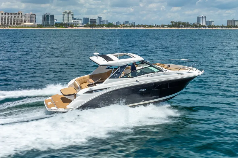 Slide: The Image of Sea Ray Sundancer 320 2020 - 8