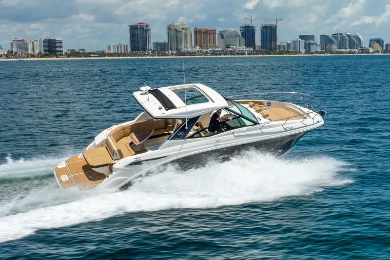 Slide: The Image of Sea Ray Sundancer 320 2020 - 9