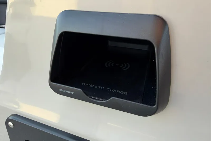 Slide: The Image of Wireless charging station on Montego Bay ST8524 SB DLX, 2026 model. - 21