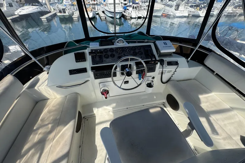 Slide: The Image of Cockpit of 1995 Silverton 31 Convertible boat with steering wheel and control panel. - 10