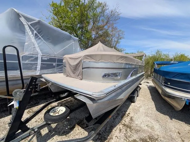 Slide: The Image of 2013 Avalon LS Cruise 21' pontoon boat covered on trailer. - 13