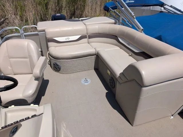 Slide: The Image of Interior of a 2013 Avalon LS Cruise 21' pontoon boat. - 6