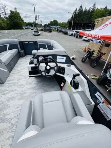 Slide: The Image of Interior view of 2025 Crest Classic 220 SLRC pontoon boat. - 11