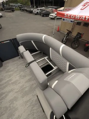 Slide: The Image of 2025 Crest Classic 220 SLRC pontoon boat with extended rear deck. - 23