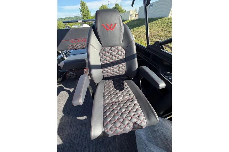 Slide: The Image of Luxurious Whisper C25 Splash Pad seat with quilted design and red accents, 2026 model. - 4