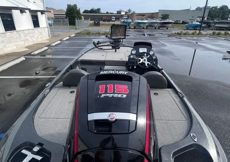 Slide: The Image of 2022 Nitro Z17 boat with Mercury 115 Pro engine. - 11