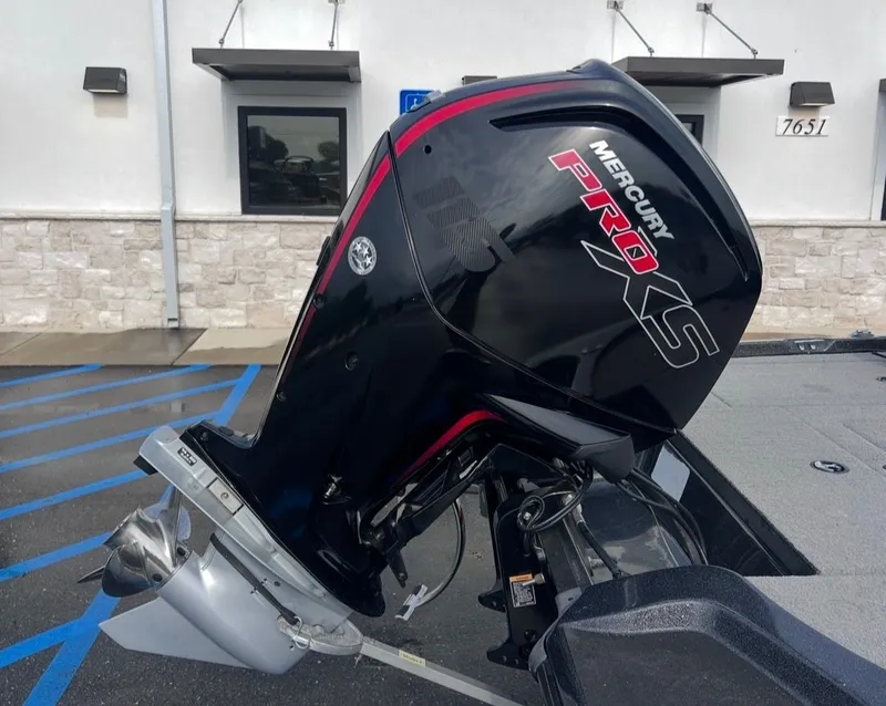 Slide: The Image of Mercury Pro XS outboard motor on Nitro Z17 boat, 2022 model. - 6