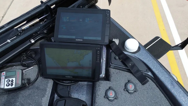 Slide: The Image of Garmin screens on Phoenix 921 Elite boat, 2021 model. - 18