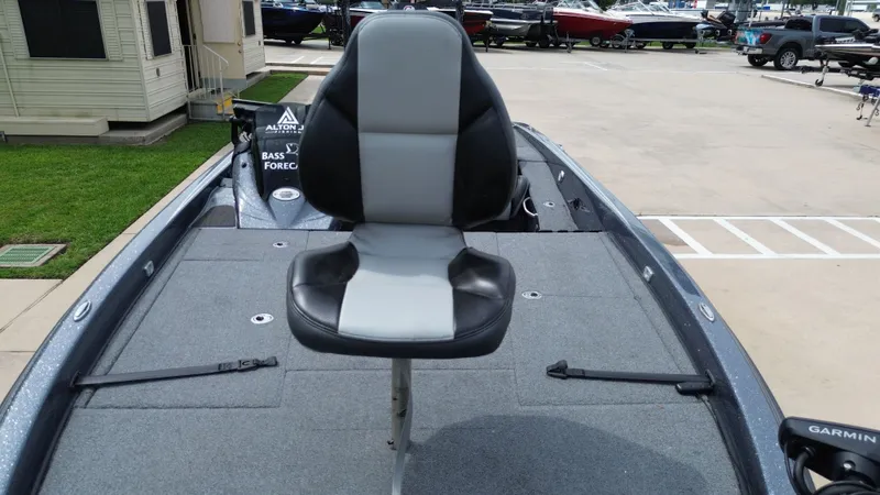 Slide: The Image of Phoenix 921 Elite 2021 boat with gray seat on deck. - 21