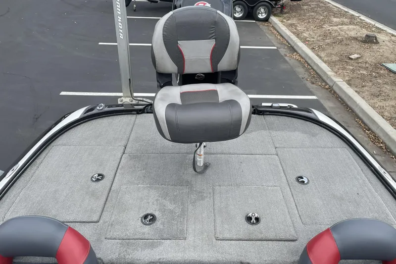 Slide: The Image of 2013 Nitro Z-8 boat with gray and red seating on a carpeted deck in a parking lot. - 21