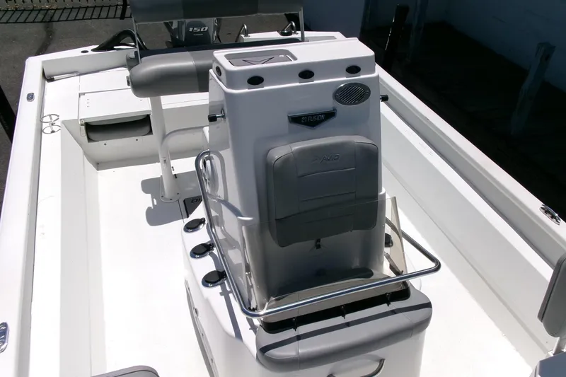 Slide: The Image of Avid 21 Fusion 2022 boat interior with seating and control console. - 19