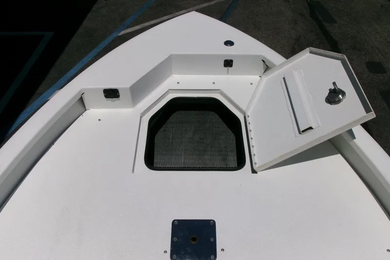 Slide: The Image of Bow deck of 2022 Avid 21 Fusion boat with open hatch. - 5