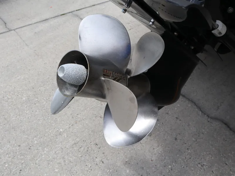 Slide: The Image of Propeller of a 2008 Sea Ray 240 Sundancer boat. - 9