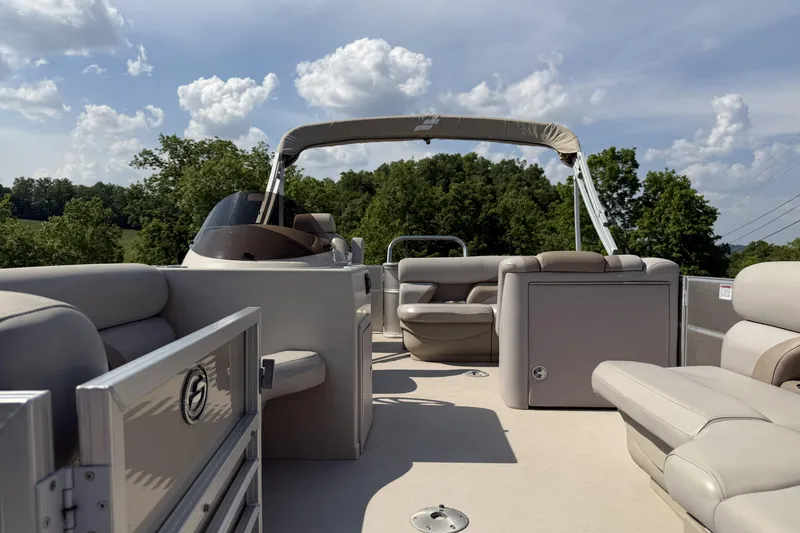 Slide: The Image of 2015 Starcraft Stardeck 216 Cruise-N-Fish pontoon boat with spacious seating and canopy. - 10