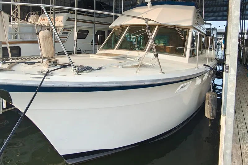 The Image of 1976 Hatteras 38 Double Cabin yacht docked in harbor. - 0