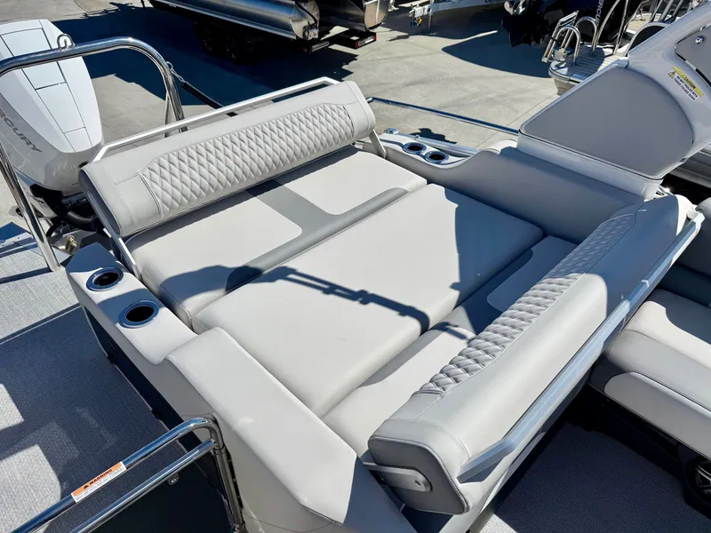 Slide: The Image of Luxurious Avalon Excalibur lounge with 425HP Mercury V10 engine. - 15