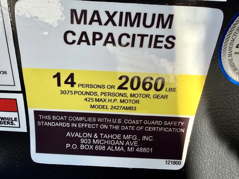 Slide: The Image of Capacity label for Avalon Excalibur LTD Flex Lounge 2026 boat. - 20