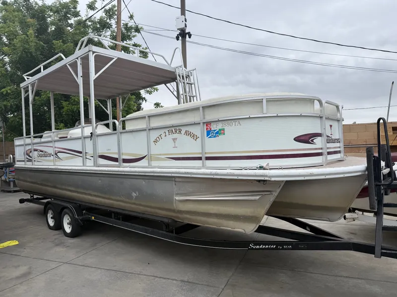 The Image of 2003 Sea Ray Sundancer 280 on trailer, side view. - 1