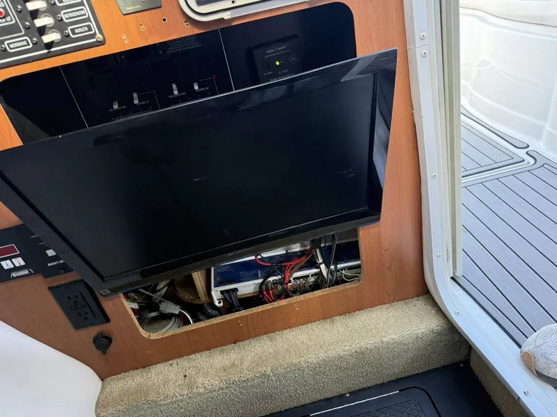 Slide: The Image of Interior of 2007 Crownline Bowrider 320 LS with electronics and screen. - 6
