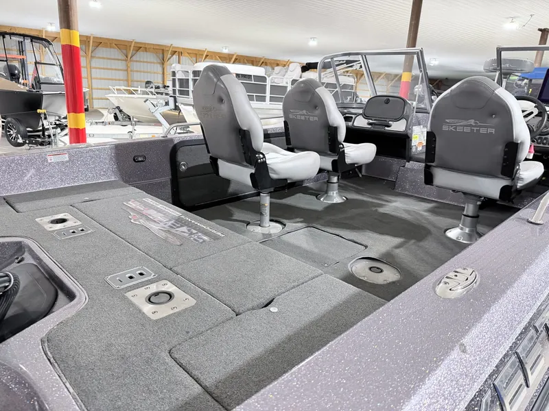 Slide: The Image of Interior of a 2016 Skeeter MX 2040 boat with gray seats. - 14
