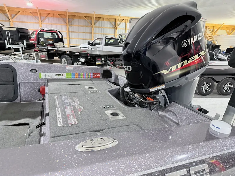 Slide: The Image of 2016 Skeeter MX 2040 boat with Yamaha VMAX engine. - 5