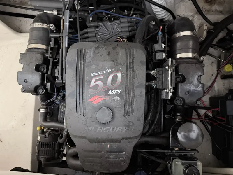 Slide: The Image of MerCruiser 5.0 MPI engine in 2003 Rinker 232 Captiva boat. - 10