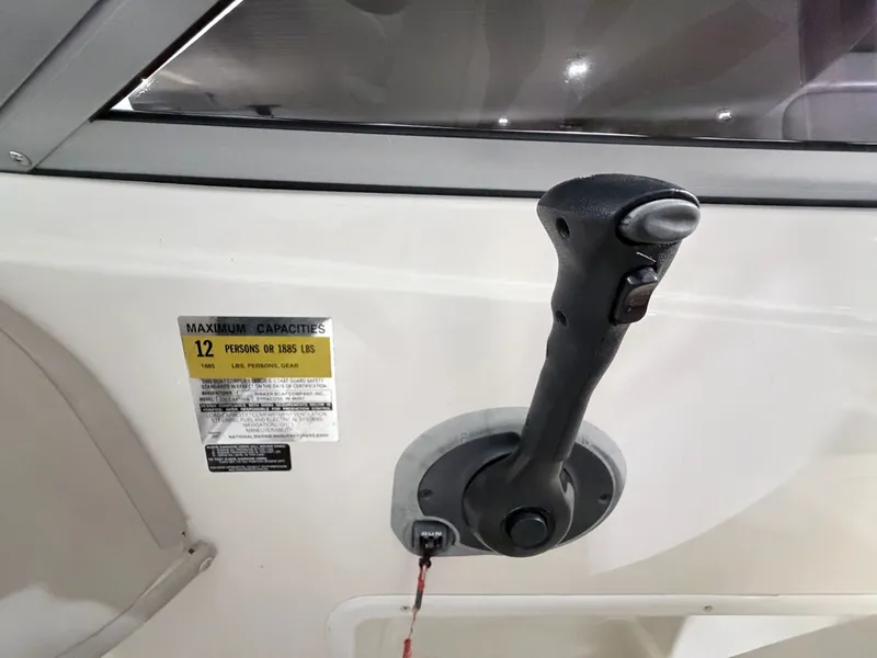 Slide: The Image of Throttle lever and capacity label on 2003 Rinker 232 Captiva boat. - 21