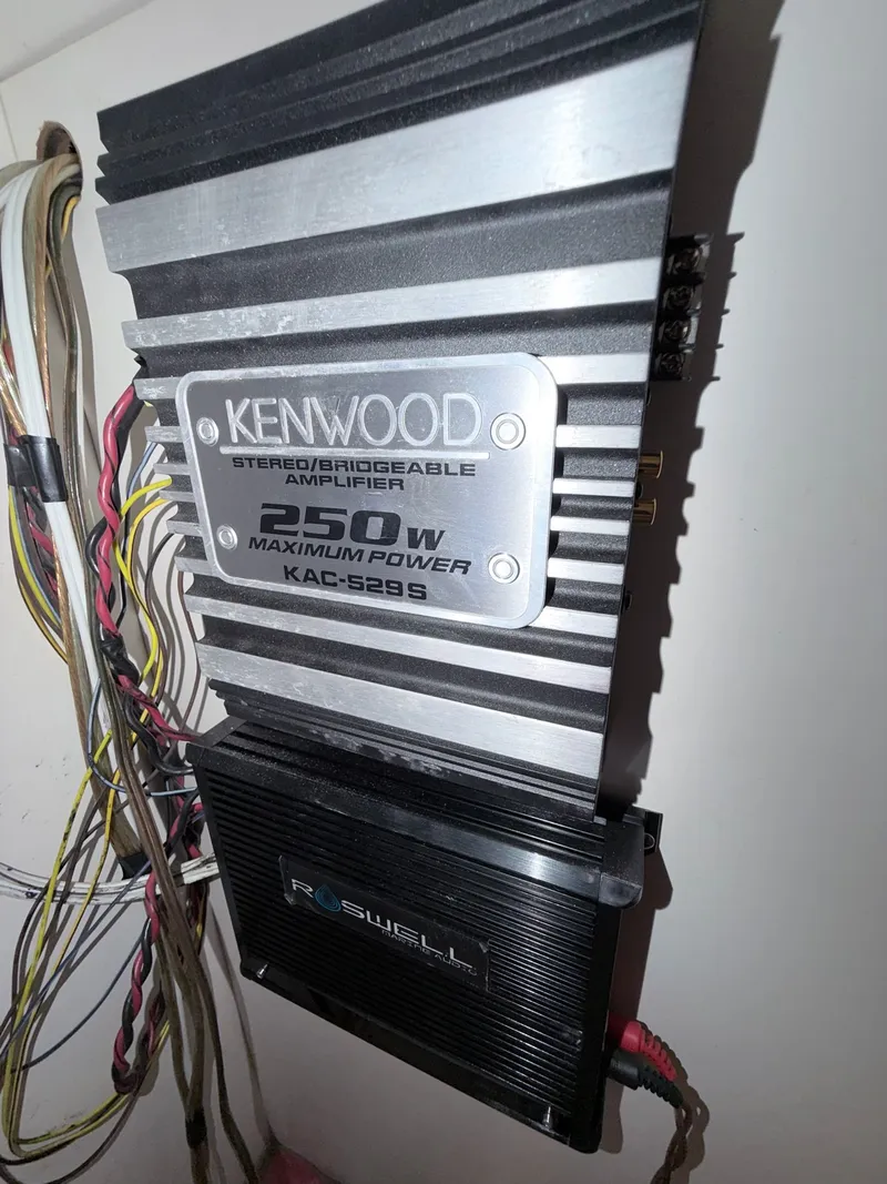 Slide: The Image of Kenwood amplifier 250W in Rinker 232 Captiva boat, year 2003. - 25