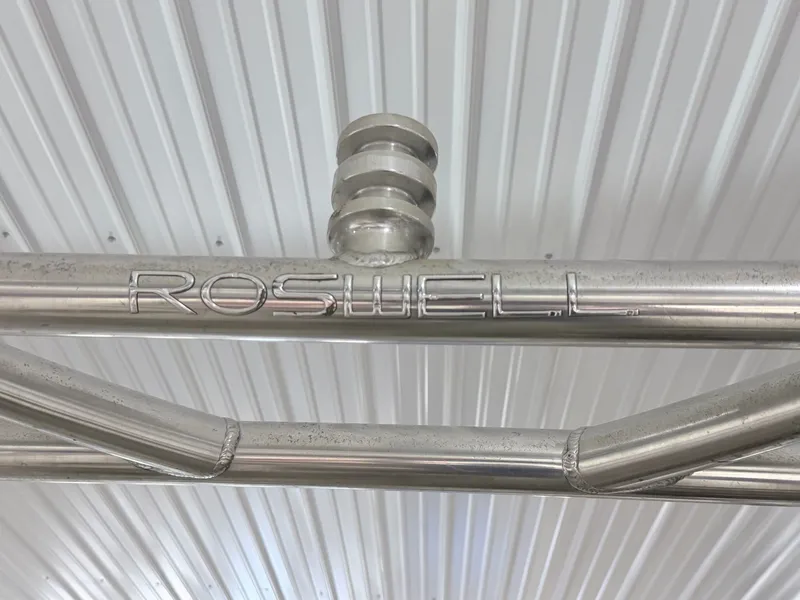 Slide: The Image of Roswell boat tower on 2003 Rinker 232 Captiva, close-up view. - 27