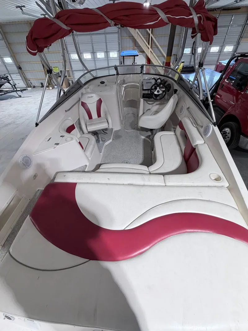 Slide: The Image of Interior of a 2003 Rinker 232 Captiva boat with red and white seating. - 9